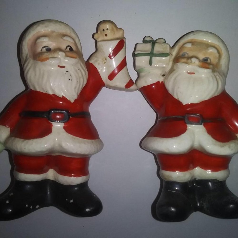 #10 Giving Santas (Stocking & Present) Salt and Pepper Shakers Set